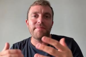 罗马诺:维尼修斯根本没推进任何离开皇马的谈判,他想留下