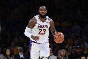 名记:詹姆斯正召集投资者欲推出新篮球联赛 计划与NBA竞争