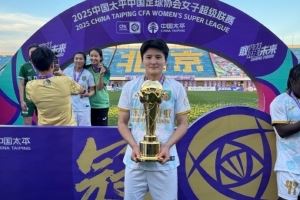 王珊珊晒多张照片庆祝北京队女超夺冠:心向荣耀 志在巅峰🥇