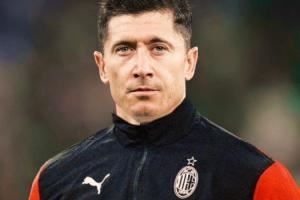 明夏将满38岁!记者:米兰接触莱万经纪人,探索明夏签他的可能性