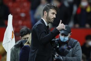 曾临时带队3场不败!英媒:卡里克愿意接手曼联,伊劳拉也是候选