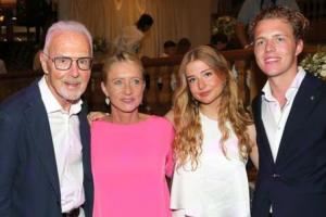 不愿家庭不和！德媒：贝肯鲍尔数千万欧遗产均分给遗孀和两个孩子