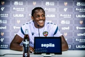 西甲前7轮4球3助攻,莱万特前锋艾永首次入选喀麦隆国家队