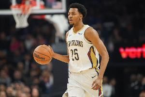  这回扣爽了！特雷-墨菲半场11中6得到15分1板3断