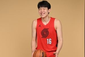  小杨要唱啥歌？媒体人：开拓者明天休息 周六打表演赛&新秀整蛊