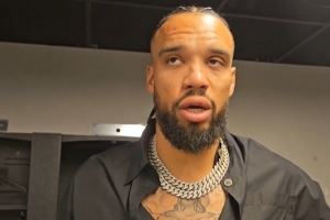  狄龙：持球压迫做得不错 训练中很多东西在比赛里得到了成功转化