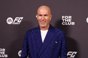  姆巴佩父亲也踢！10月戛纳传奇赛阵容：齐达内、维埃拉、德尚在列