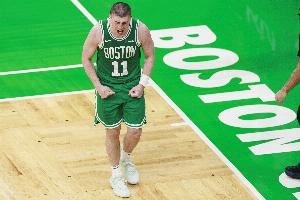 火力全开!普理查德上半场15中6得到18分2板2助 三分8中3