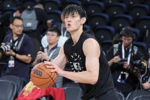  媒体人：来咱这赚钱却不让曾凡博上场 篮网这三流队趁早一边玩去