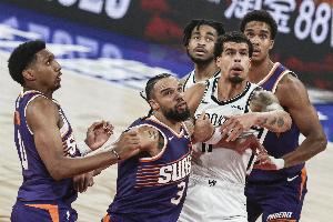  话题制造机！狄龙三节领到6犯毕业 全场9中4拿到12分2板1助1断