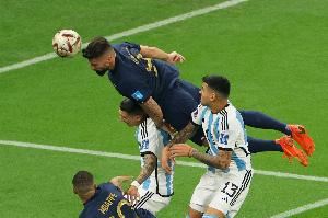 法国21世纪头球进球榜:吉鲁16球遥遥领先,亨利、拉比奥特二三