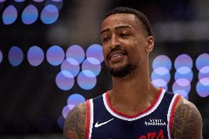 小卡:科林斯打4可以对位更高大球员 我们每个位置球员体型都不错