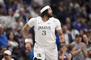 眉问题!安东尼-戴维斯14中8砍下全场最高25分 外加6板2助2断2帽