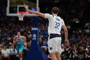 克莱:弗拉格身体状态出色已对比赛产生巨大影响 对他充满期待