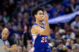 拇指韧带撕裂!麦凯恩:大概两周会复查 具体何时复出待定