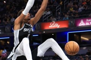 尚帕尼谈文班身高:我和所有人说他7尺5 他好像又长高了一些