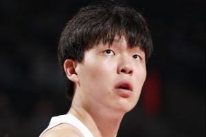 媒体人:杨瀚森哭了好事 以前球迷总骂国足球员输了还嬉皮笑脸