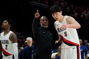 苏群:昌西季前赛不敢安排杨瀚森打擅长高位策应 进攻存在感不强