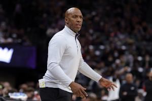 奥尼尔:真为比卢普斯这些人羞愧 拿着900万年薪还要掺和这种勾当