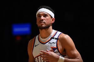 仅10投5中 布克:我需要多出手 打得更具侵略性