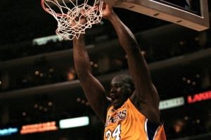 艾弗森:奥尼尔是我的历史前5&最爱的中锋 他无法被复制