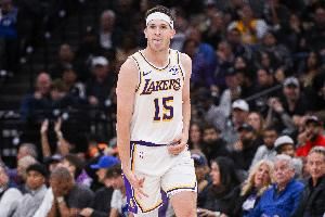 魔术师:里夫斯22投砍51分11板9助尤其出色 队友的表现也都很给力