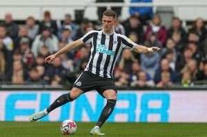 埃迪-豪谈纽卡伤病:博特曼昨天没训练,霍尔无法出战热刺