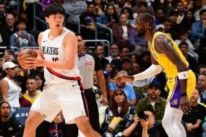 媒体人:杨瀚森在防守端没能跟上艾顿的中投 低位强打也放不进去