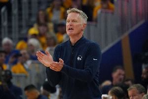 科尔:库里不在我们也能拉开空间 三分只是吉米武器库的第七选项