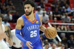 阿杰伊-米切尔:关键时刻要保持冷静理智 在场上做出正确选择