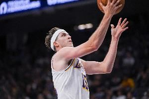 里夫斯绝杀!詹姆斯发推:AR牛X!!!