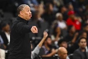  卢：我们需要大概10场比赛来看看我们处于什么位置 这是一个过程