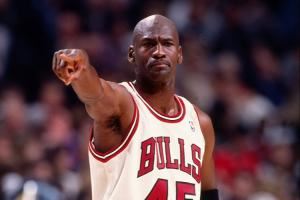  如果乔丹中途不退役 他能不能拿到40000分