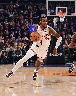  新的开始！杰伦·格林太阳首秀 半场16分2板2助 正负值+7全队最高