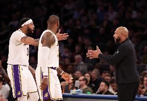  哈姆：我很好地处理了湖人的舆论压力 从不在媒体面前指责球员