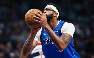  队记：明天NBA杯对阵灰熊 浓眉升级为小概率出战 莱夫利继续缺阵