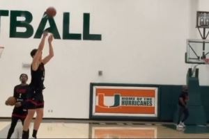  开拓者官方晒杨瀚森训练 超远弹地三分一击命中引全场欢呼！