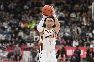  原帅：我们多多少少都有些伤病 会尽全力帮助球队争取最好成绩