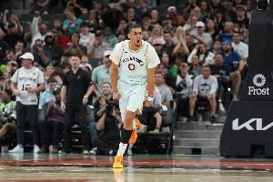  凯尔登：我得成为带来能量的球员 擅长抢前场板是项很好的技能