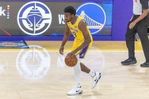  马健：布朗尼是今天湖人最努力的球员 26岁东契奇的防守别像41岁