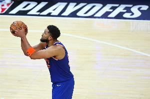  全面开花！尼克斯半场8人有得分进账 其中5人得分上双