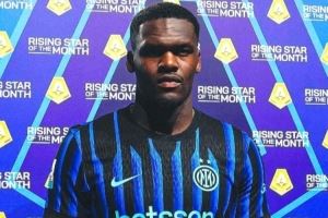  4场两球4助！对阵拉齐奥前，国米前锋博尼领取意甲月最佳球员奖项