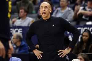 主场惨败33分！克里斯蒂：真TM尴尬 55岁的我上场打的都比这好