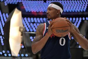  解说：就地重建对快船来说也不现实 他们三年内就有一个首轮