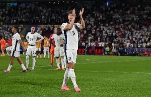  斯通斯：我们需要保持必胜的信念 比赛开始的几分钟会像下棋一样