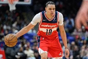  这个乔治不错！凯肖恩·乔治首节6中4拿到12分 三分5中3