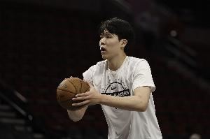  你人怪好！狄龙-琼斯及时分球 杨瀚森造成杀伤罚球命中