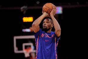  底角三分命中率前十：雄鹿50%第一 火箭&勇士均46%+分列二三