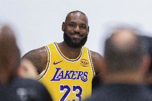 里夫斯：我们想念詹姆斯的发声 他每天都像16岁的孩子那般开玩笑