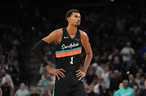  Shams：马刺球星文班亚马遭遇左小腿拉伤 预计将缺席数周